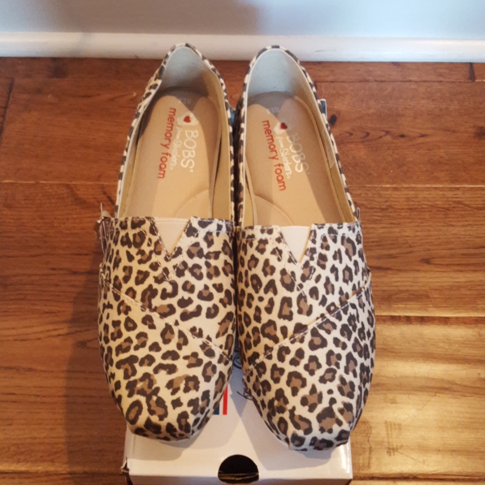 NWB Skechers BOBS Leopard Print Slip-On Flats - Tan Black